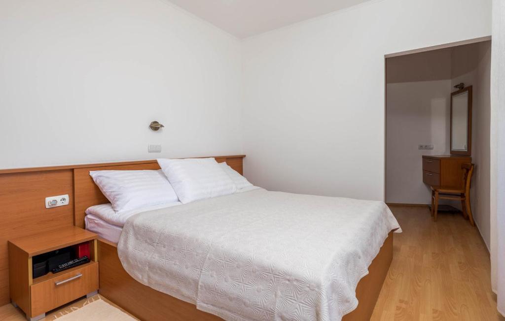 Dedic Apartment *