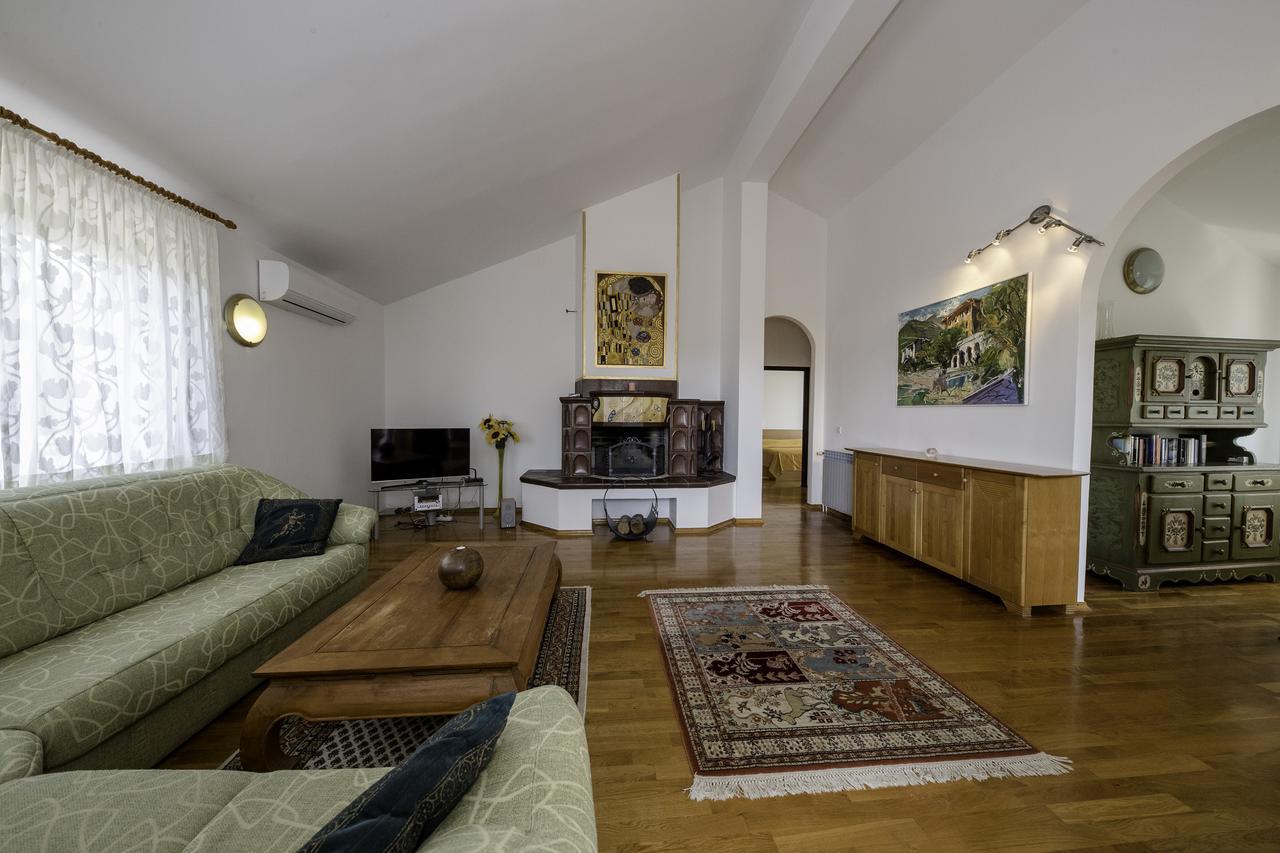 Dedic Apartment *